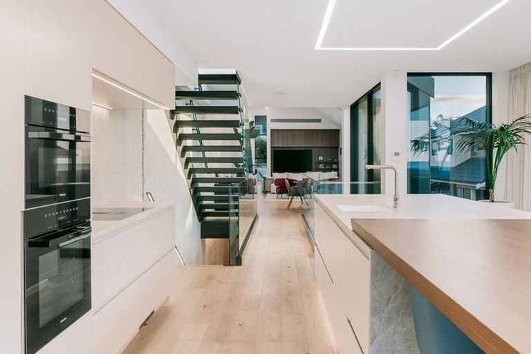 Photo of property in 124 Marine Parade, Mount Maunganui, 3116