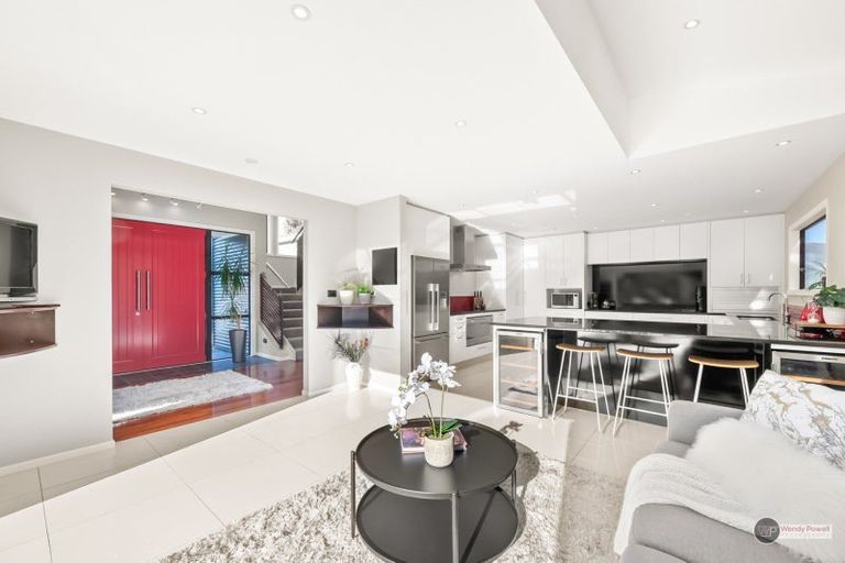 Photo of property in 67 Mount Marua Way, Timberlea, Upper Hutt, 5018