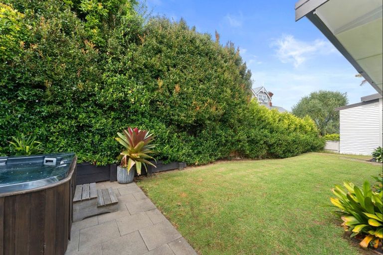 Photo of property in 17 Palmerston Road, Birkenhead, Auckland, 0626