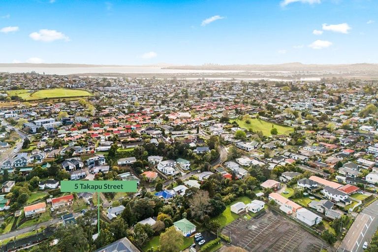 Photo of property in 5 Takapu Street, Henderson, Auckland, 0612