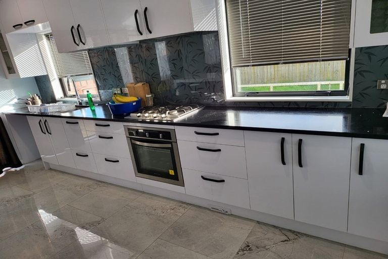 Photo of property in 69a Manuroa Road, Takanini, 2112