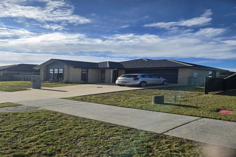 Photo of property in 9 Te Piriti Road, One Tree Point, 0118