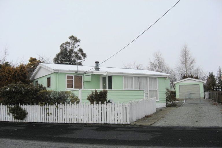 Photo of property in 10 Simons Street, Twizel, 7901