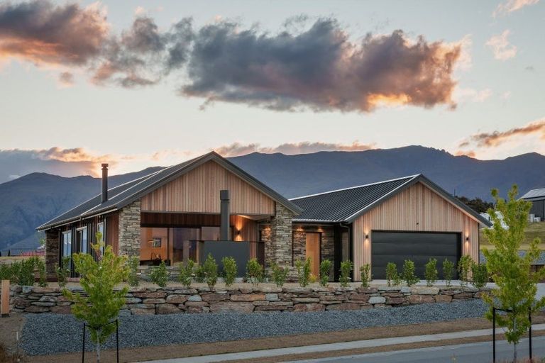 Photo of property in 30 Carrickmore Crescent, Wanaka, 9305