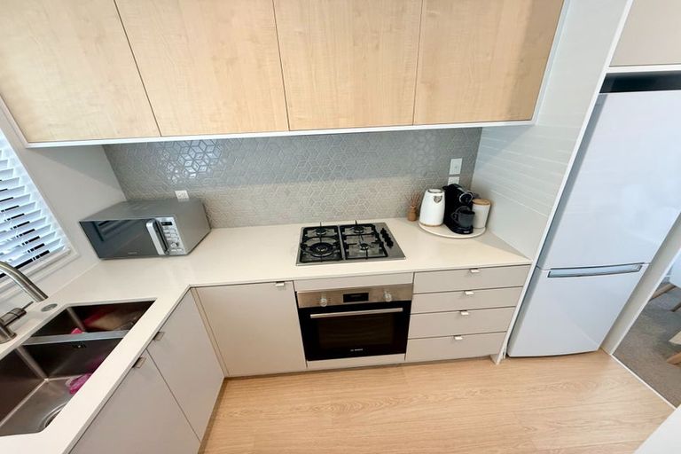 Photo of property in 9 Korowha Place, New Lynn, Auckland, 0600