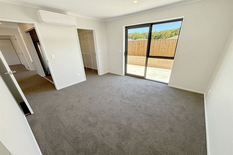 Photo of property in 35 Applegrove Crescent, Belfast, Christchurch, 8051