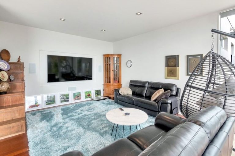 Photo of property in 1462 Whangaparaoa Road, Army Bay, Whangaparaoa, 0930