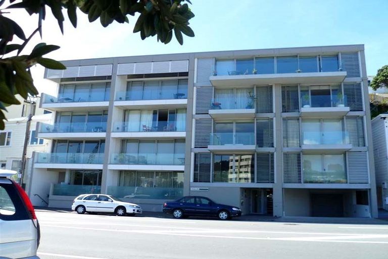 Photo of property in Aqua, 5/74 Oriental Parade, Oriental Bay, Wellington, 6011