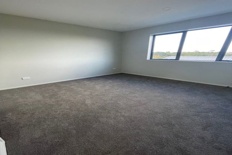 Photo of property in 5d Lavery Place, Sunnynook, Auckland, 0632