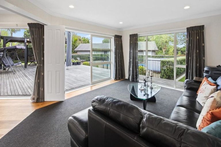 Photo of property in 24 Glencairn Place, Buckland, Pukekohe, 2677