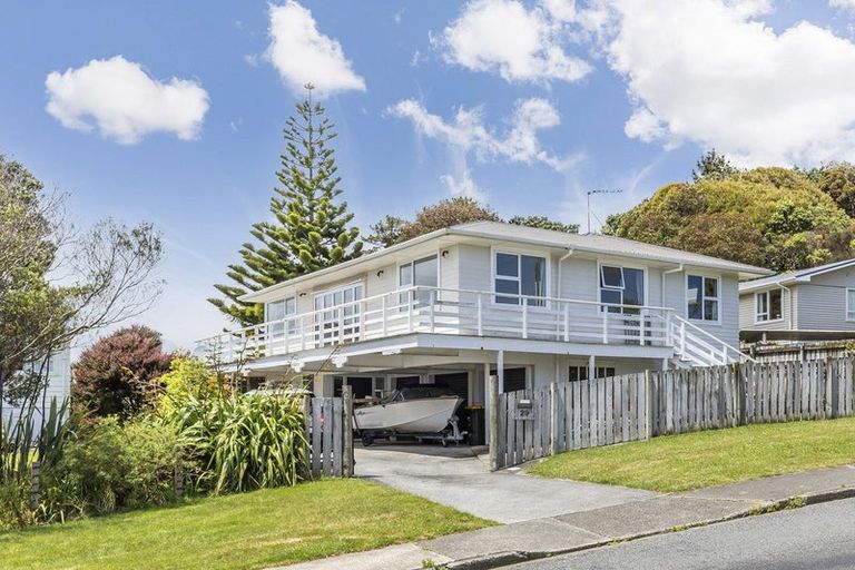 Photo of property in 29 Tirowhanga Road, Paremata, Porirua, 5024