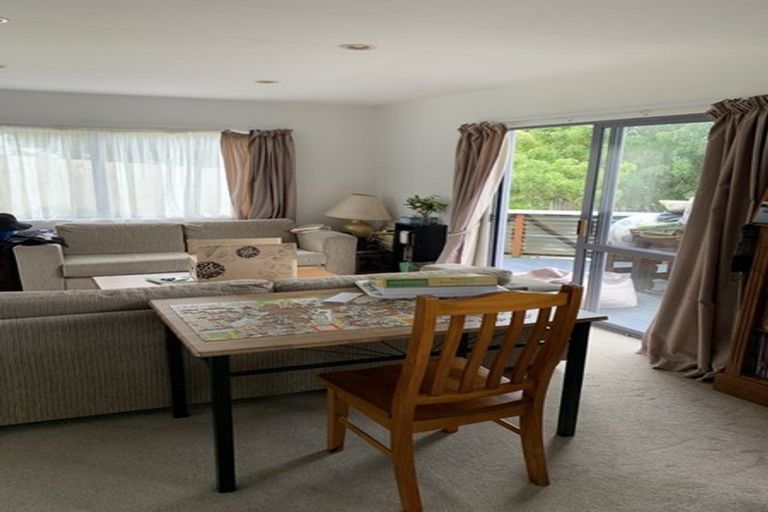 Photo of property in 1/8 Witheford Drive, Bayview, Auckland, 0629