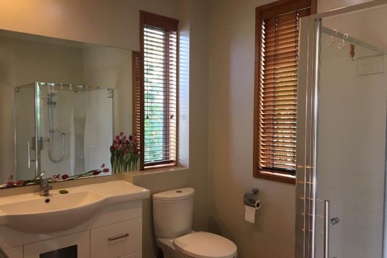 Photo of property in 8 Rosella Place, Murrays Bay, Auckland, 0630