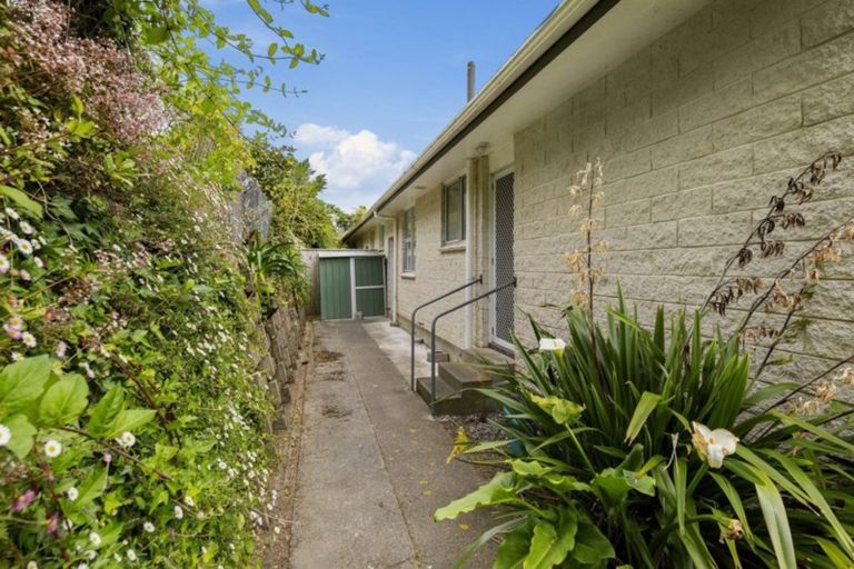 Photo of property in 8b Florio Terrace, Tawa, Wellington, 5028