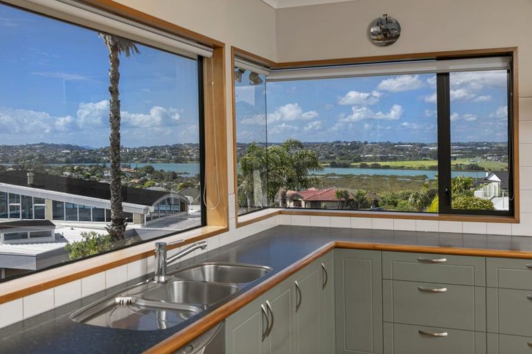 Photo of property in 10 Ashburn Close, Orewa, 0931