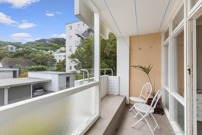 Photo of property in 9/4 Claremont Grove, Mount Victoria, Wellington, 6011