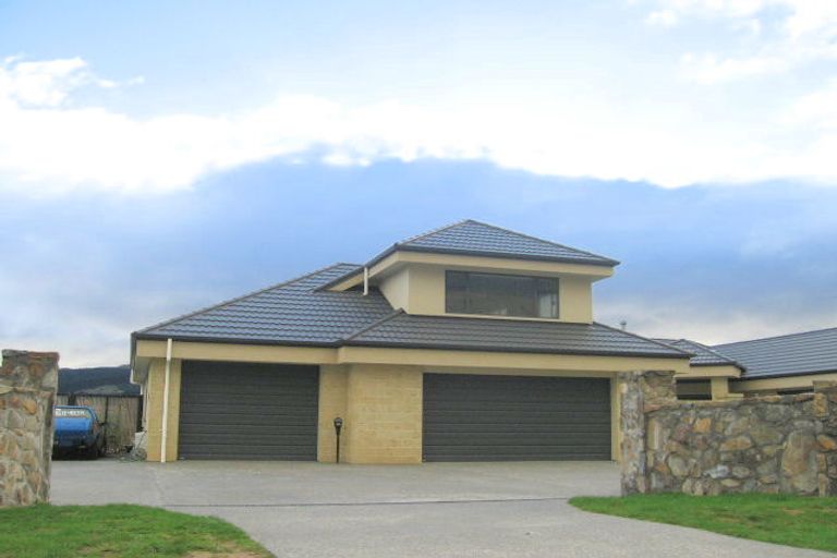 Photo of property in 83 Bing Lucas Drive, Tawa, Wellington, 5028