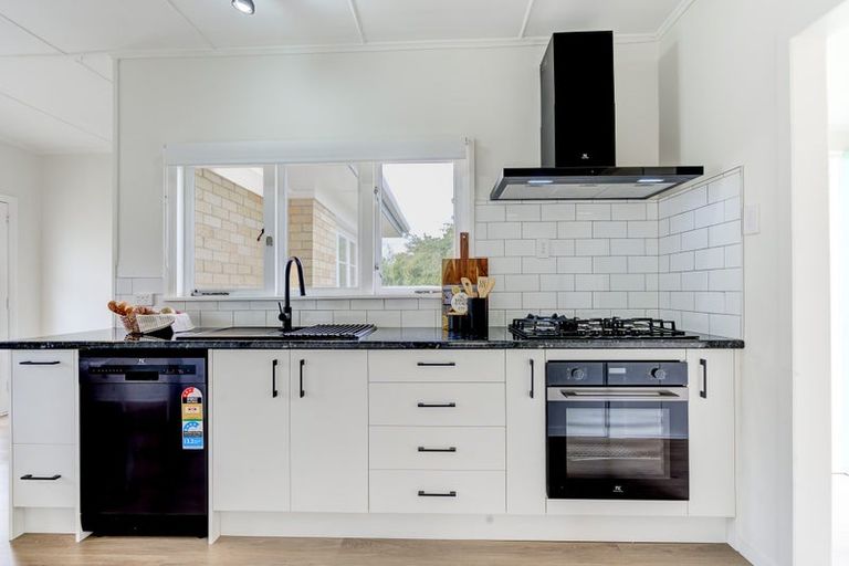 Photo of property in 36 Oxford Street, Fairfield, Hamilton, 3214