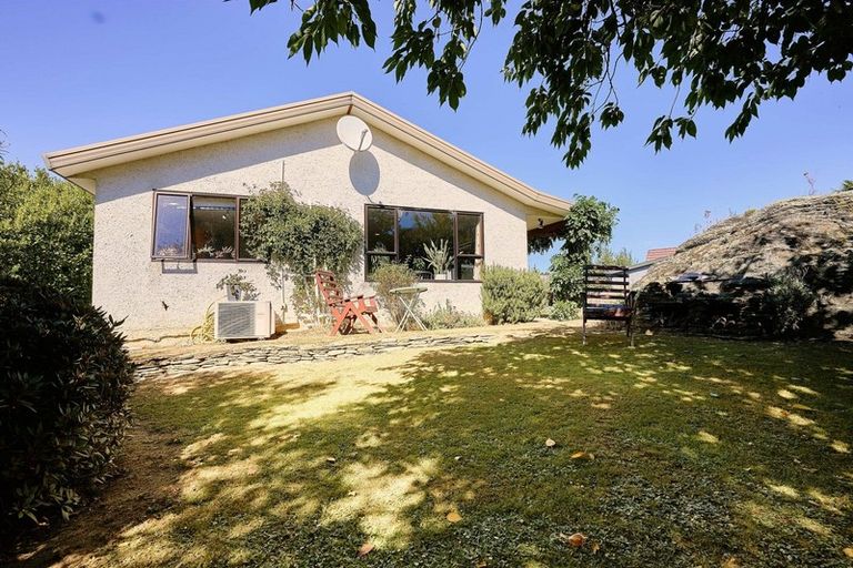 Photo of property in 11 Inverness Crescent, Arrowtown, 9302