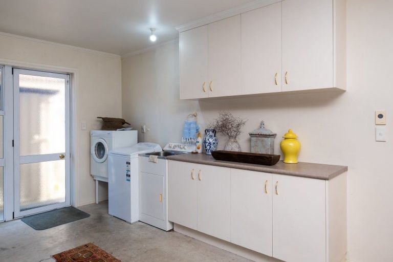 Photo of property in 2 Woodford Heights, Havelock North, 4130