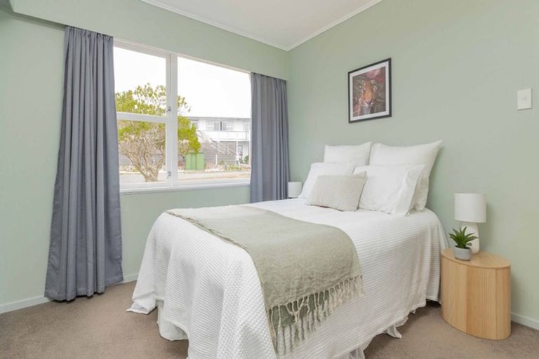 Photo of property in 2 Annan Grove, Papakowhai, Porirua, 5024