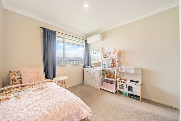 Photo of property in 15 James Nairn Grove, Riverstone Terraces, Upper Hutt, 5018