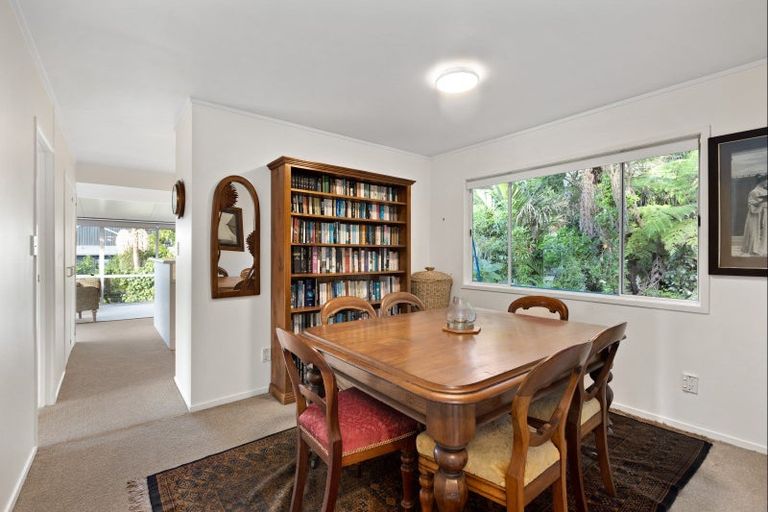 Photo of property in 31 Ocean View Road, Hatfields Beach, Orewa, 0931