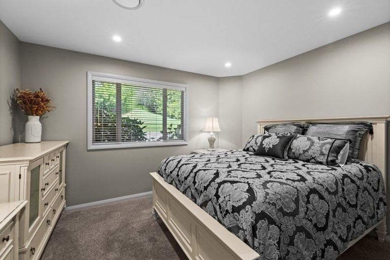 Photo of property in 12 Spur Road, Havelock North, 4130