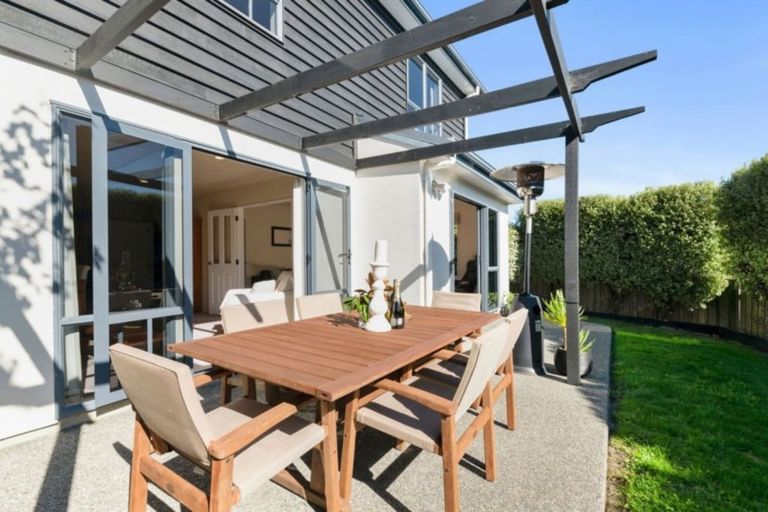 Photo of property in 2c Observatory Close, Whitby, Porirua, 5024