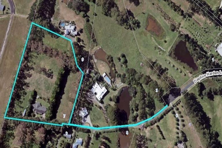 Photo of property in 7 Daphne Harden Lane, Paremoremo, Auckland, 0632