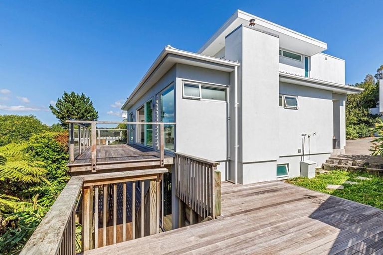 Photo of property in 1 Paterson Mews, Browns Bay, Auckland, 0630