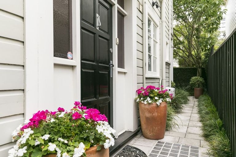 Photo of property in 11 Tinakori Road, Thorndon, Wellington, 6011