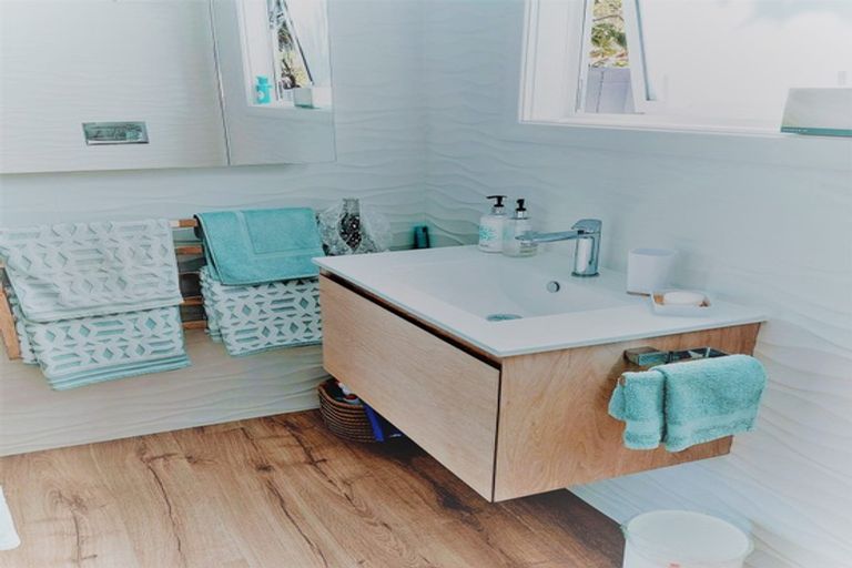 Photo of property in 27 Hona Street, Waikanae Beach, Waikanae, 5036