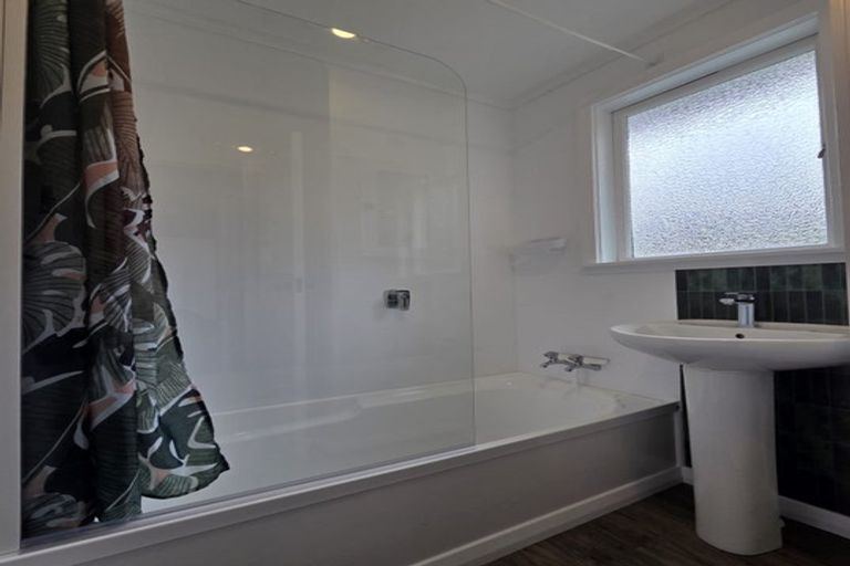 Photo of property in 8a-8b Devon Place, Cannons Creek, Porirua, 5024