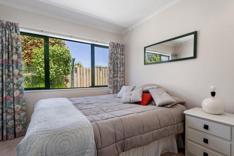 Photo of property in 2/30 Fairview Terrace, Waipahihi, Taupo, 3330