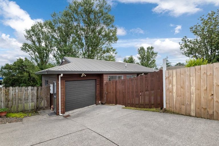 Photo of property in 2/18 Altair Place, Windsor Park, Auckland, 0632