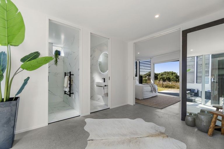 Photo of property in 4 Lagoon Way, Omaha, 0986