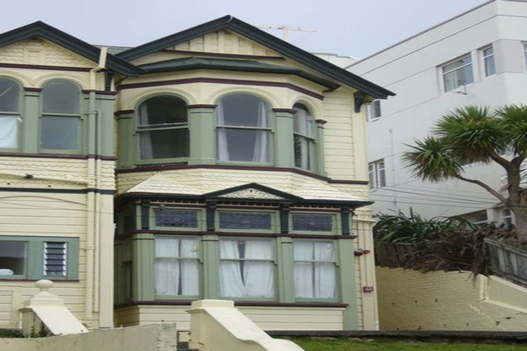Photo of property in 4 Hawker Street, Mount Victoria, Wellington, 6011