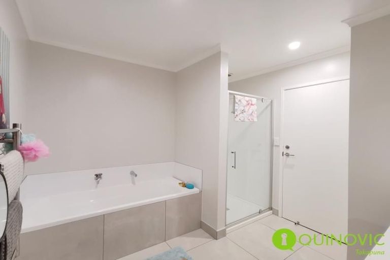 Photo of property in 52 Te Oneroa Way, Long Bay, Auckland, 0630