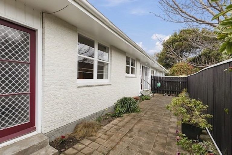 Photo of property in 2/53 Ludlam Crescent, Woburn, Lower Hutt, 5010