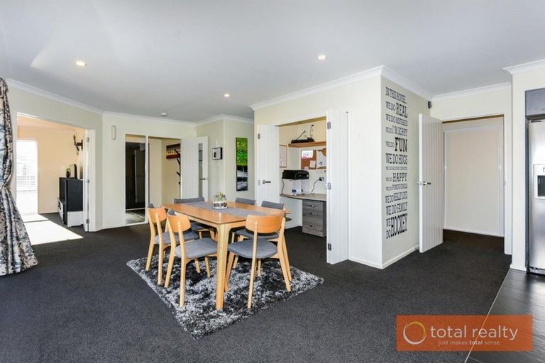 Photo of property in 11 Dunsford Close, Halswell, Christchurch, 8025