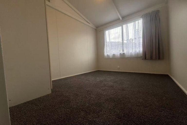 Photo of property in 20 Serwayne Place, Sunnyvale, Auckland, 0612