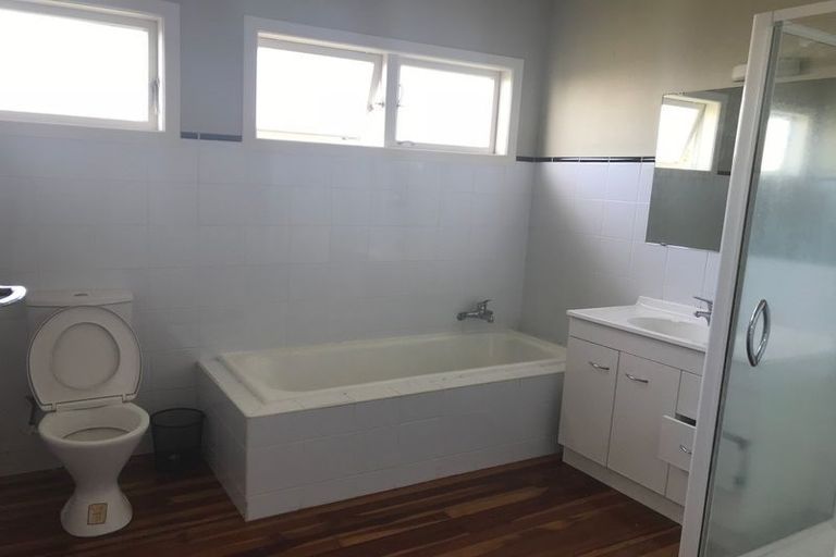 Photo of property in 1/1 Quebec Road, Milford, Auckland, 0620