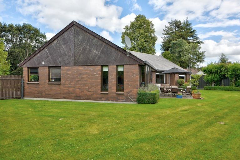 Photo of property in 1 Kerwood Place, Gore, 9710