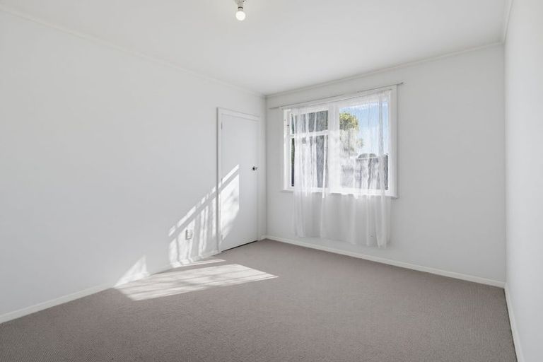 Photo of property in 18 Wyatt Avenue, Onekawa, Napier, 4110