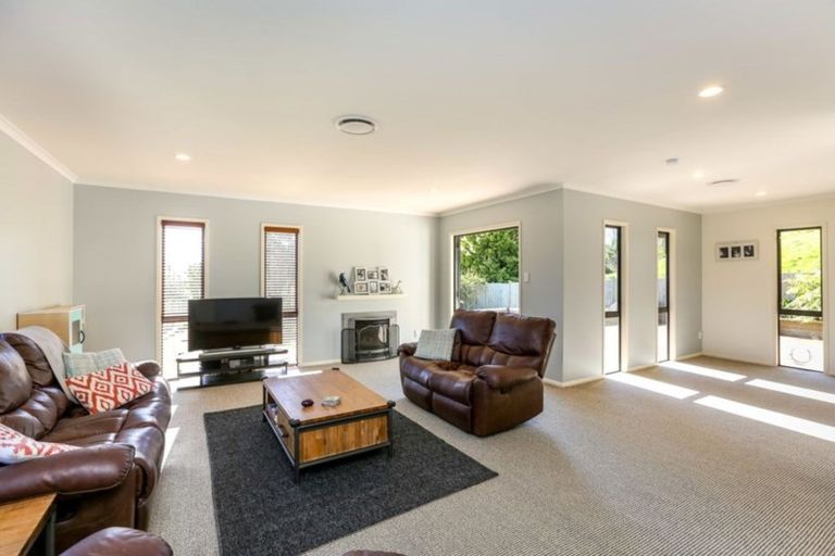 Photo of property in 14 Tupare Place, Highlands Park, New Plymouth, 4312