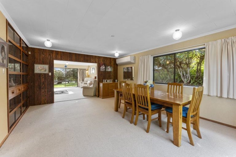 Photo of property in 11 Te Maku Grove, Waikanae, 5036