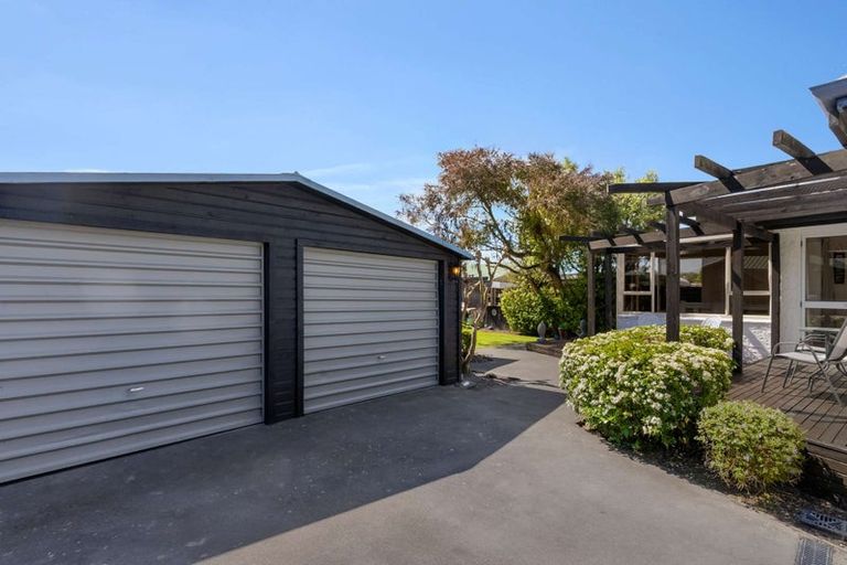 Photo of property in 77 Farquhars Road, Redwood, Christchurch, 8051