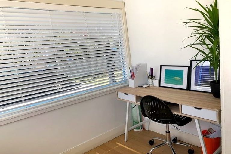 Photo of property in 1/1 Birkley Road, Bayswater, Auckland, 0622