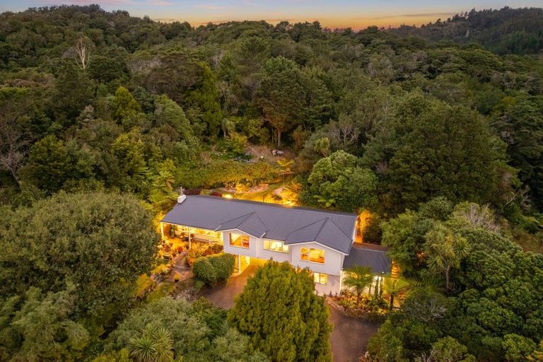 Photo of property in 39 Blue Mountains Road, Silverstream, Upper Hutt, 5019